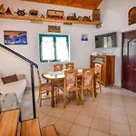 House Kastel بيت للعطل تكون