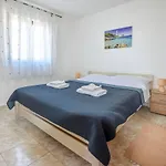 House Kastel بيت للعطل *