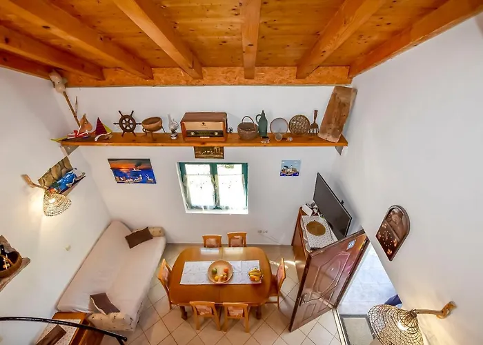 بيت للعطل House Kastel تكون