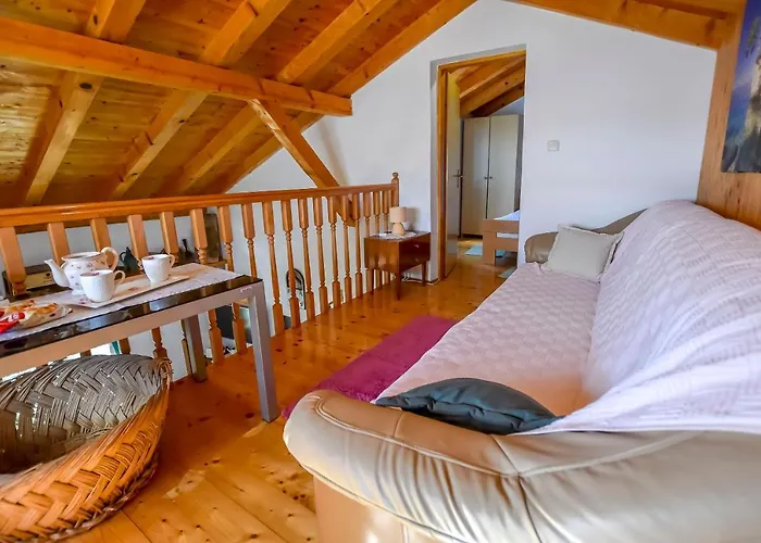 بيت للعطل House Kastel تكون