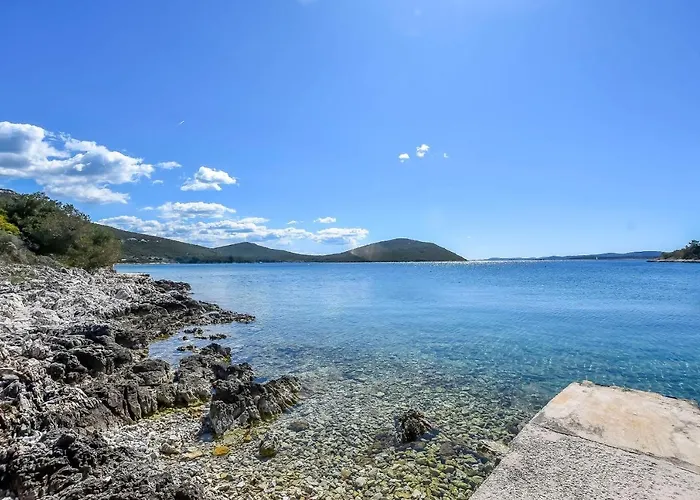 بيت للعطل House Kastel تكون